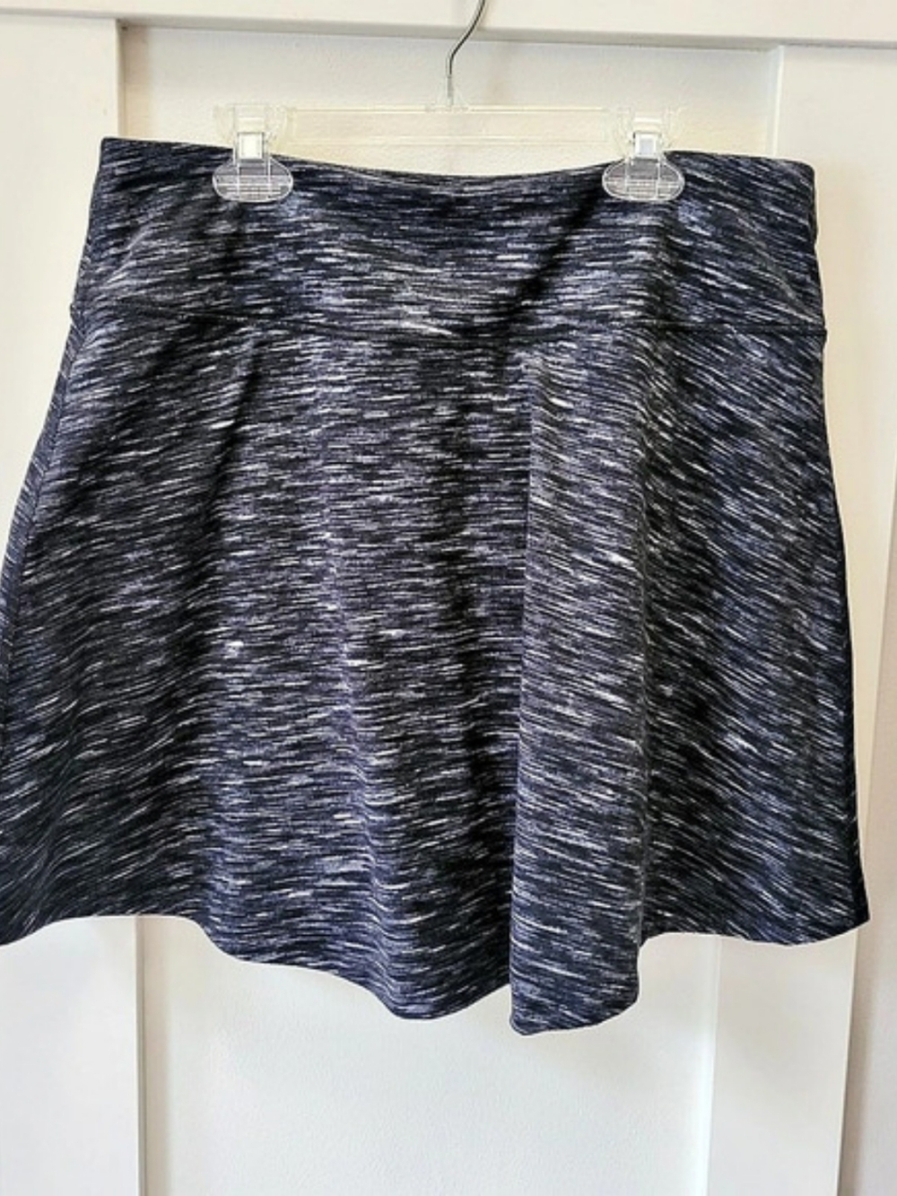 Maurices Mini Skort in Black & Gray Size Large